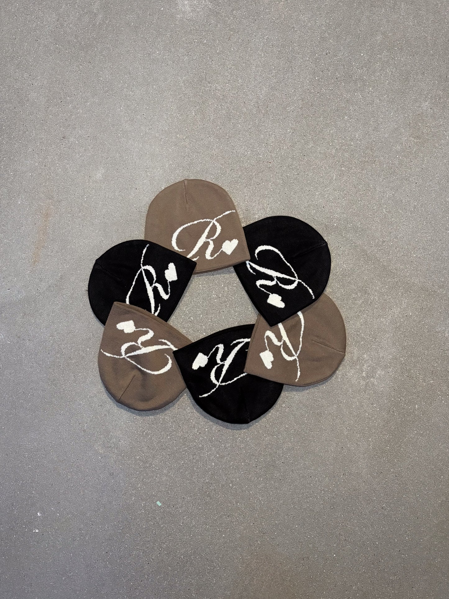 LOVE, REALEST BEANIE BLACK